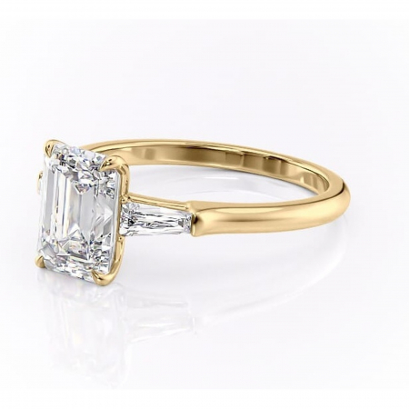 Inel de logodnă Juliette din aur Galben 14kt cu moissanite tăietură smarald – Solitar rafinată pentru profil înalt | Personalizează și configurează gratuit online [6]