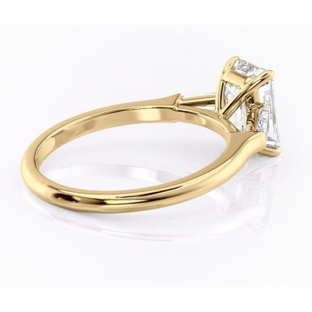 Inel de logodnă Juliette din aur Galben 14kt cu moissanite tăietură smarald – Solitar rafinată pentru profil înalt | Personalizează și configurează gratuit online [2]