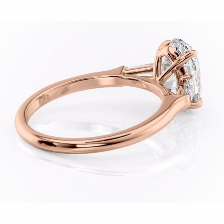 Inel de logodnă Juliette din aur Rose 14kt cu moissanite tăietură ovală – Solitar rafinată pentru profil înalt | Personalizează și configurează gratuit online [2]