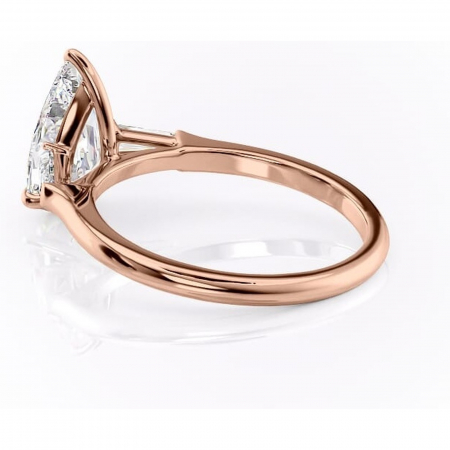Inel de logodnă Juliette din aur Rose 14kt cu moissanite tăietură pară – Solitar rafinată pentru profil înalt | Personalizează și configurează gratuit online [4]