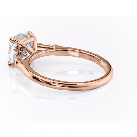 Inel de logodnă Juliette din aur Rose 14kt cu moissanite tăietură pernă – Solitar rafinată pentru profil înalt | Personalizează și configurează gratuit online [4]