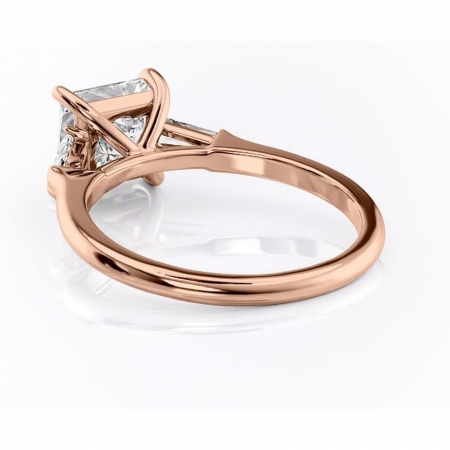 Inel de logodnă Juliette din aur Rose 14kt cu moissanite tăietură princess – Solitar rafinată pentru profil înalt | Personalizează și configurează gratuit online [3]