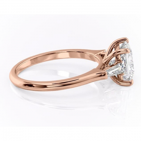Inel de logodnă Juliette din aur Rose 14kt cu moissanite tăietură princess – Solitar rafinată pentru profil înalt | Personalizează și configurează gratuit online [1]