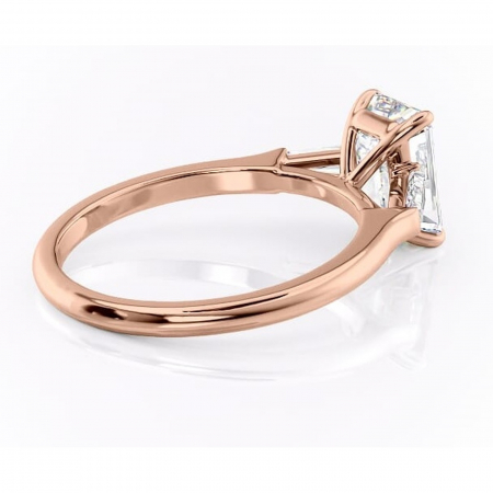 Inel de logodnă Juliette din aur Rose 18kt cu moissanite tăietură smarald – Solitar rafinată pentru profil înalt | Personalizează și configurează gratuit online [2]