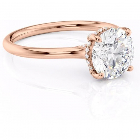 Aur roz - Inel de logodnă Kaia din aur Rose 14kt cu moissanite tăietură rotundă – Solitar rafinată pentru profil mediu | Personalizează și configurează gratuit online