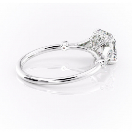 Inel de logodnă Lacey din aur Alb 14kt cu moissanite tăietură asscher – Pietre laterale rafinată pentru profil înalt | Personalizează și configurează gratuit online [2]