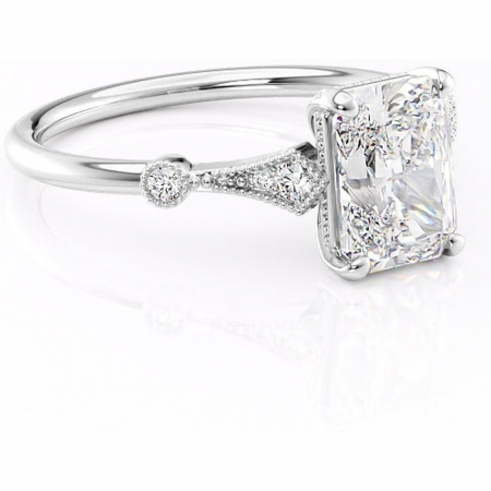 18K - Inel de logodnă Lacey din aur Alb 18kt cu moissanite tăietură radiantă – Pietre laterale rafinată pentru profil înalt | Personalizează și configurează gratuit online