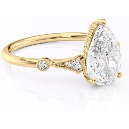 18K - Inel de logodnă Lacey din aur Galben 18kt cu moissanite tăietură pară – Pietre laterale rafinată pentru profil înalt | Personalizează și configurează gratuit online