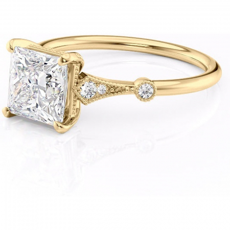 Inel de logodnă Lacey din aur Galben 14kt cu moissanite tăietură princess – Pietre laterale rafinată pentru profil înalt | Personalizează și configurează gratuit online [6]