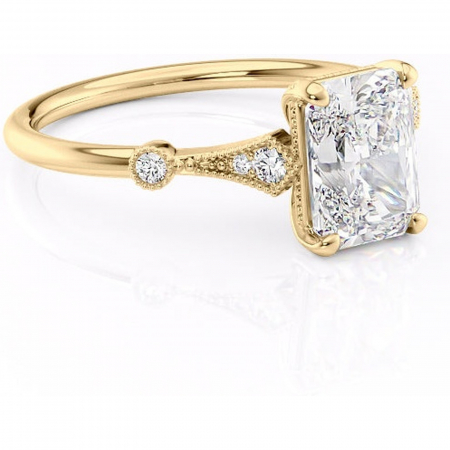18K - Inel de logodnă Lacey din aur Galben 18kt cu moissanite tăietură radiantă – Pietre laterale rafinată pentru profil înalt | Personalizează și configurează gratuit online