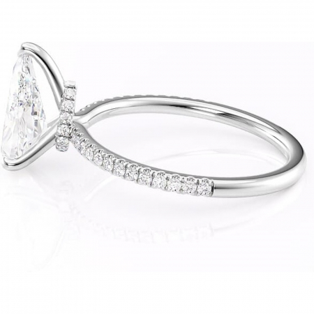 Inel de logodnă Lavinia din aur Alb 14kt cu moissanite tăietură pară – Montură pavé rafinată pentru profil înalt | Personalizează și configurează gratuit online [5]