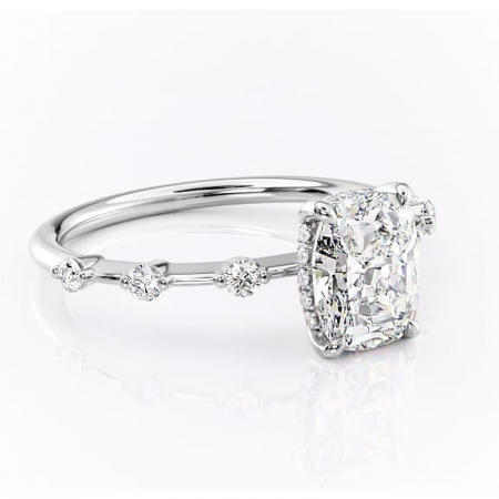 Pernă alungită - Inel de logodnă Lilya din aur Alb 14kt cu moissanite tăietură asscher – Pietre laterale rafinată pentru profil mediu | Personalizează și configurează gratuit online