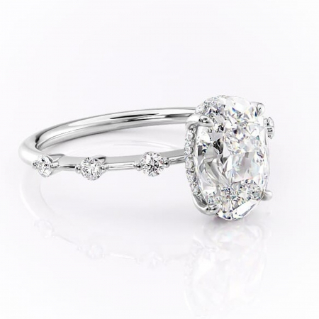 Ovală - Inel de logodnă Lilya din aur Alb 14kt cu moissanite tăietură ovală – Pietre laterale rafinată pentru profil mediu | Personalizează și configurează gratuit online