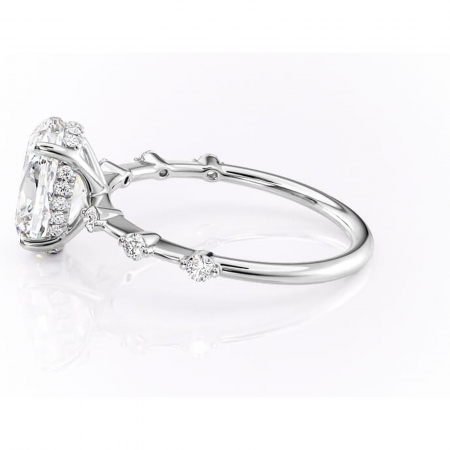 Inel de logodnă Lilya din aur Alb 14kt cu moissanite tăietură ovală – Pietre laterale rafinată pentru profil mediu | Personalizează și configurează gratuit online [5]