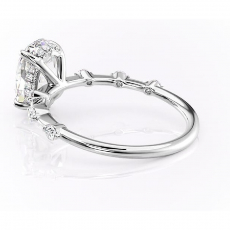 Inel de logodnă Lilya din aur Alb 14kt cu moissanite tăietură ovală – Pietre laterale rafinată pentru profil mediu | Personalizează și configurează gratuit online [4]