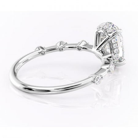 Inel de logodnă Lilya din aur Alb 14kt cu moissanite tăietură ovală – Pietre laterale rafinată pentru profil mediu | Personalizează și configurează gratuit online [2]