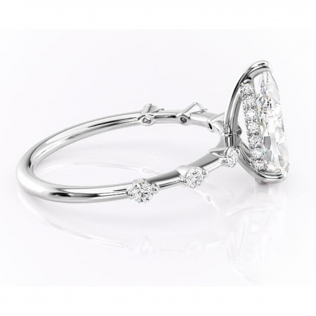 Inel de logodnă Lilya din aur Alb 14kt cu moissanite tăietură pară – Pietre laterale rafinată pentru profil mediu | Personalizează și configurează gratuit online [1]