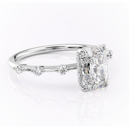 Radiantă - Inel de logodnă Lilya din aur Alb 14kt cu moissanite tăietură radiantă – Pietre laterale rafinată pentru profil mediu | Personalizează și configurează gratuit online