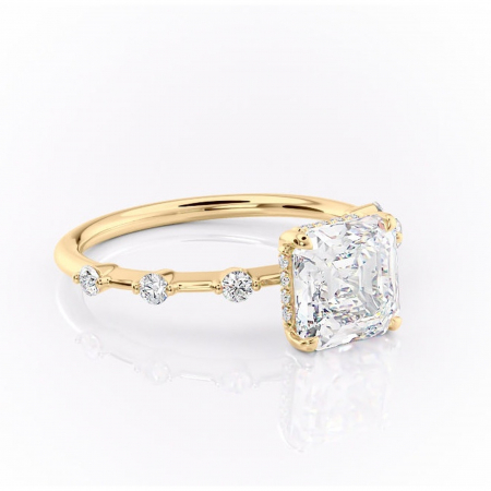 Aur galben - Inel de logodnă Lilya din aur Galben 18kt cu moissanite tăietură asscher – Pietre laterale rafinată pentru profil mediu | Personalizează și configurează gratuit online