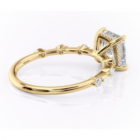 Inel de logodnă Lilya din aur Galben 14kt cu moissanite tăietură princess – Pietre laterale rafinată pentru profil mediu | Personalizează și configurează gratuit online [2]