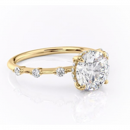 Aur galben - Inel de logodnă Lilya din aur Galben 14kt cu moissanite tăietură rotundă – Pietre laterale rafinată pentru profil mediu | Personalizează și configurează gratuit online