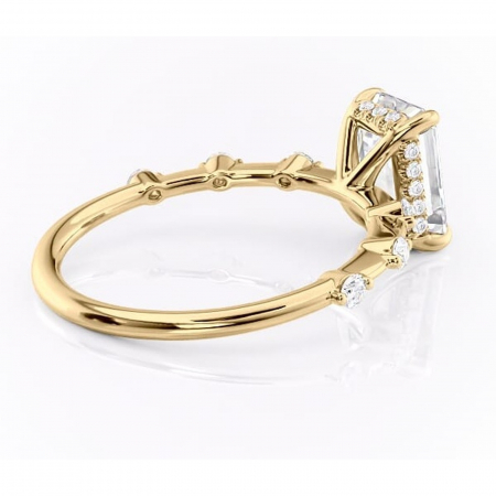 Inel de logodnă Lilya din aur Galben 14kt cu moissanite tăietură smarald – Pietre laterale rafinată pentru profil mediu | Personalizează și configurează gratuit online [2]