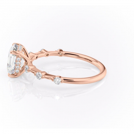 Inel de logodnă Lilya din aur Rose 18kt cu moissanite tăietură asscher – Pietre laterale rafinată pentru profil mediu | Personalizează și configurează gratuit online [5]