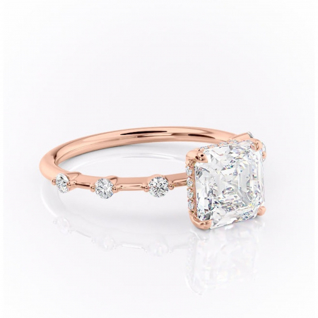 Aur roz - Inel de logodnă Lilya din aur Rose 18kt cu moissanite tăietură asscher – Pietre laterale rafinată pentru profil mediu | Personalizează și configurează gratuit online