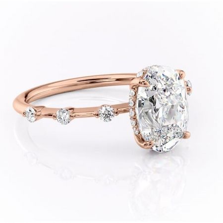 Aur roz - Inel de logodnă Lilya din aur Rose 18kt cu moissanite tăietură ovală – Pietre laterale rafinată pentru profil mediu | Personalizează și configurează gratuit online
