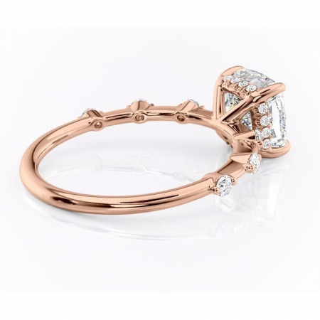 Inel de logodnă Lilya din aur Rose 18kt cu moissanite tăietură pernă – Pietre laterale rafinată pentru profil mediu | Personalizează și configurează gratuit online [2]