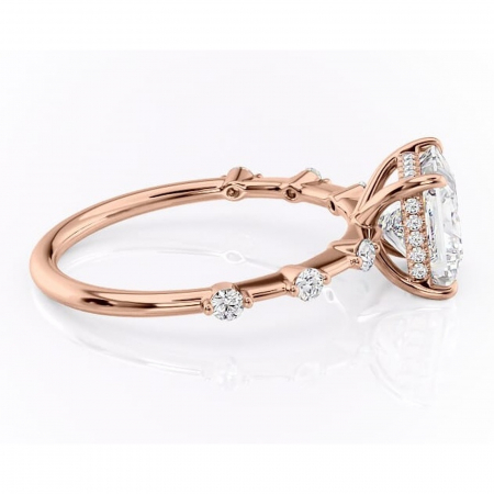 Inel de logodnă Lilya din aur Rose 18kt cu moissanite tăietură princess – Pietre laterale rafinată pentru profil mediu | Personalizează și configurează gratuit online [1]