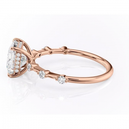 Inel de logodnă Lilya din aur Rose 18kt cu moissanite tăietură princess – Pietre laterale rafinată pentru profil mediu | Personalizează și configurează gratuit online [5]