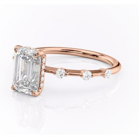 Inel de logodnă Lilya din aur Rose 14kt cu moissanite tăietură smarald – Pietre laterale rafinată pentru profil mediu | Personalizează și configurează gratuit online [6]