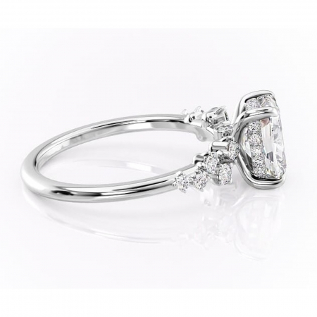 Inel de logodnă Liora din aur Alb 14kt cu moissanite tăietură pernă – Pietre laterale rafinată pentru profil înalt | Personalizează și configurează gratuit online [1]