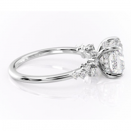 Inel de logodnă Liora din aur Alb 14kt cu moissanite tăietură pernă – Pietre laterale rafinată pentru profil înalt | Personalizează și configurează gratuit online [1]