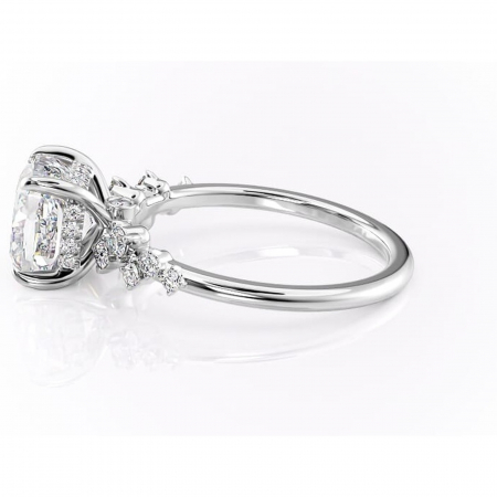 Inel de logodnă Liora din aur Alb 14kt cu moissanite tăietură pernă – Pietre laterale rafinată pentru profil înalt | Personalizează și configurează gratuit online [5]