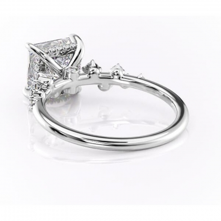 Inel de logodnă Liora din aur Alb 14kt cu moissanite tăietură princess – Pietre laterale rafinată pentru profil înalt | Personalizează și configurează gratuit online [3]