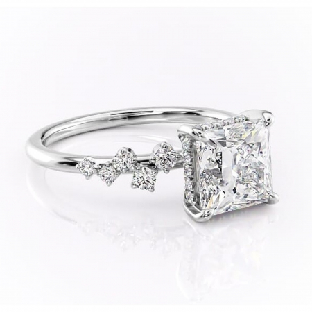 Princess - Inel de logodnă Liora din aur Alb 14kt cu moissanite tăietură princess – Pietre laterale rafinată pentru profil înalt | Personalizează și configurează gratuit online