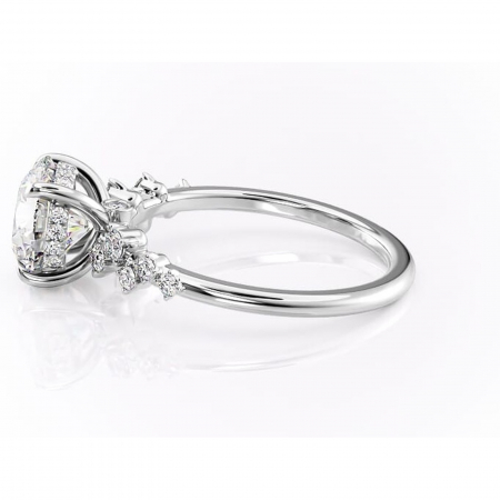 Inel de logodnă Liora din aur Alb 14kt cu moissanite tăietură rotundă – Pietre laterale rafinată pentru profil înalt | Personalizează și configurează gratuit online [5]