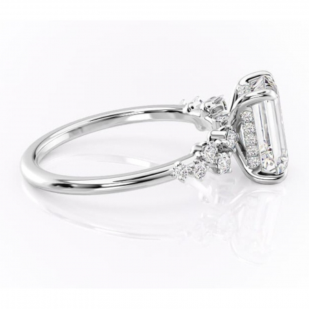 Inel de logodnă Liora din aur Alb 14kt cu moissanite tăietură smarald – Pietre laterale rafinată pentru profil înalt | Personalizează și configurează gratuit online [1]