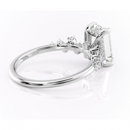 Inel de logodnă Liora din aur Alb 14kt cu moissanite tăietură smarald – Pietre laterale rafinată pentru profil înalt | Personalizează și configurează gratuit online [2]