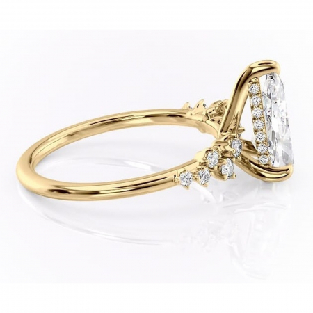 Inel de logodnă Liora din aur Galben 14kt cu moissanite tăietură pară – Pietre laterale rafinată pentru profil înalt | Personalizează și configurează gratuit online [1]