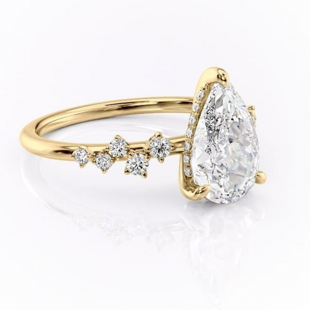 Aur galben - Inel de logodnă Liora din aur Galben 14kt cu moissanite tăietură pară – Pietre laterale rafinată pentru profil înalt | Personalizează și configurează gratuit online