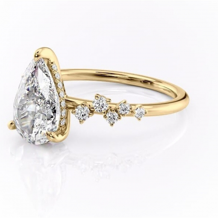 Inel de logodnă Liora din aur Galben 14kt cu moissanite tăietură pară – Pietre laterale rafinată pentru profil înalt | Personalizează și configurează gratuit online [6]