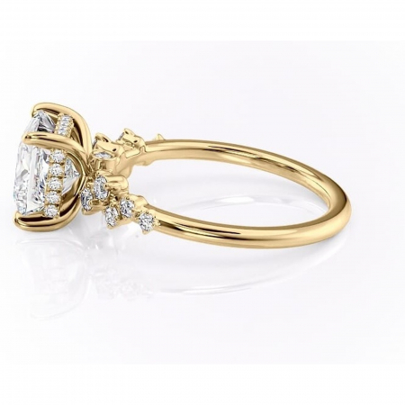 Inel de logodnă Liora din aur Galben 14kt cu moissanite tăietură princess – Pietre laterale rafinată pentru profil înalt | Personalizează și configurează gratuit online [5]