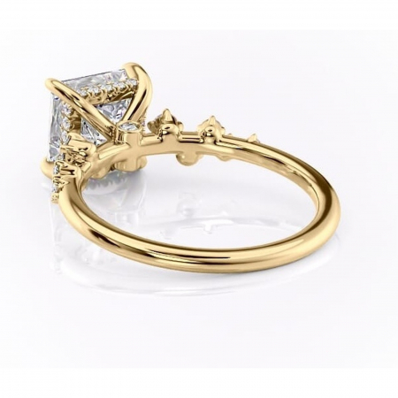 Inel de logodnă Liora din aur Galben 14kt cu moissanite tăietură princess – Pietre laterale rafinată pentru profil înalt | Personalizează și configurează gratuit online [3]