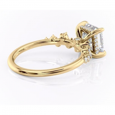 Inel de logodnă Liora din aur Galben 14kt cu moissanite tăietură princess – Pietre laterale rafinată pentru profil înalt | Personalizează și configurează gratuit online [2]