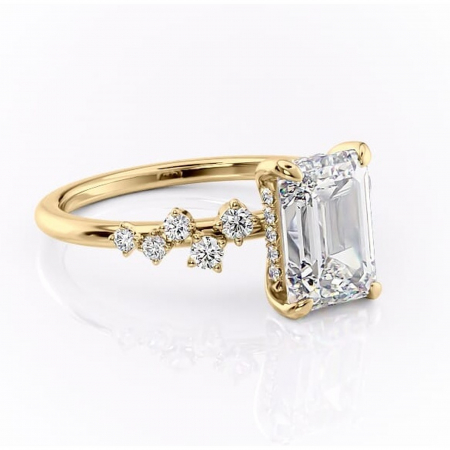 Aur galben - Inel de logodnă Liora din aur Galben 18kt cu moissanite tăietură smarald – Pietre laterale rafinată pentru profil înalt | Personalizează și configurează gratuit online