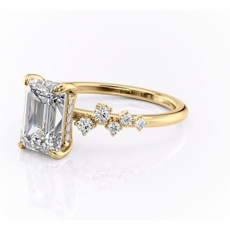 Inel de logodnă Liora din aur Galben 18kt cu moissanite tăietură smarald – Pietre laterale rafinată pentru profil înalt | Personalizează și configurează gratuit online [6]