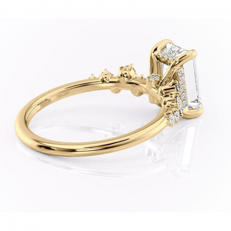 Inel de logodnă Liora din aur Galben 18kt cu moissanite tăietură smarald – Pietre laterale rafinată pentru profil înalt | Personalizează și configurează gratuit online [2]